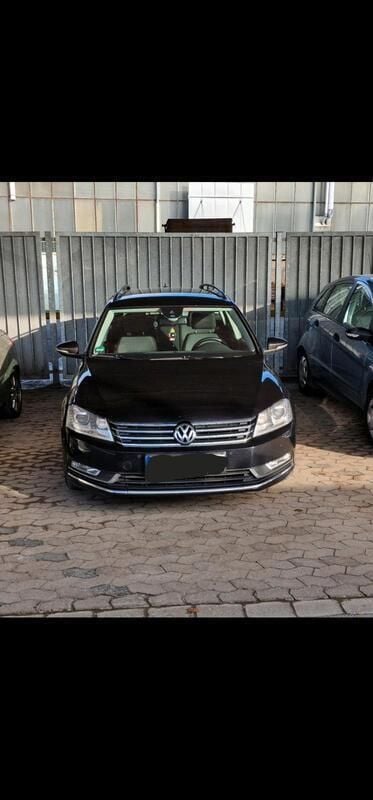 Schwarz Gebraucht 2012 VW Passat Kombi | 8.000 € (Etwas zu teuer) - Bild 1/4