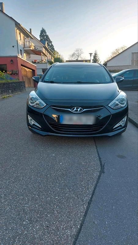 Schwarz Gebraucht 2013 Hyundai i40 Kombi | 6.850 € (Fairer Preis) - Bild 1/4