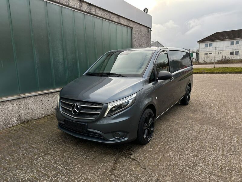 Grau Gebraucht 2017 Mercedes Vito Van / Kleinbus | 19.450 € (Fairer Preis) - Bild 1/4