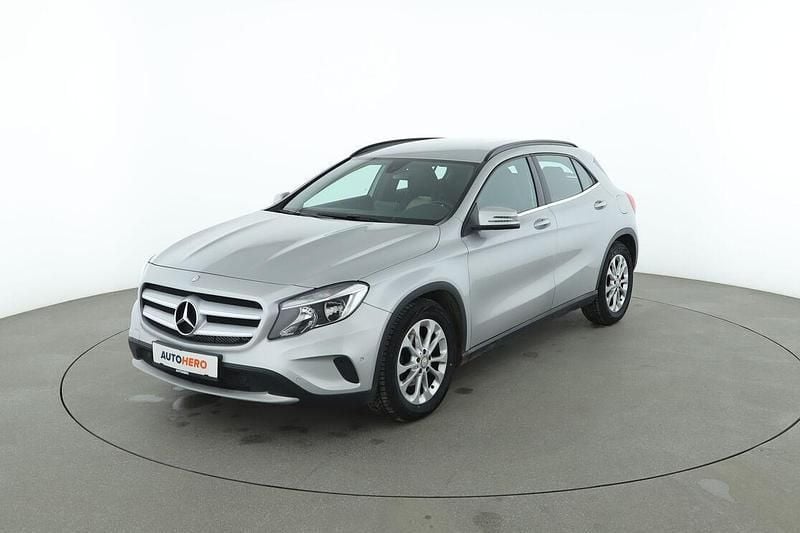 Silber Gebraucht 2016 Mercedes GLA200 Style SUV | 17.840 € (Guter Preis) - Bild 1/3
