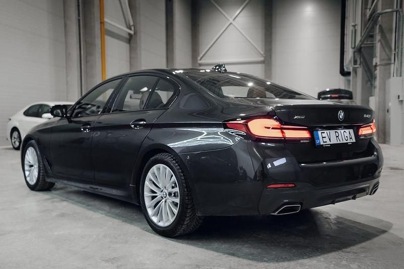 Gebraucht BMW 540 M Sport 333 PS (244 kW) 2021 Grau Limousine