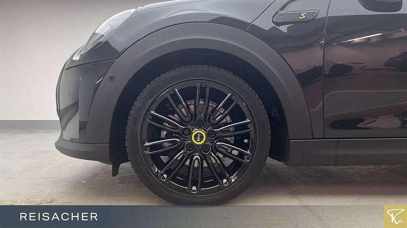 Gebraucht Mini Cooper Coupé Classic 135 kW (184 PS) 2023 Midnight black metallic Coupé