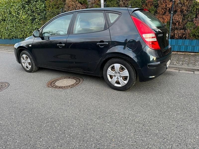 Gebraucht Hyundai i30 109 PS (80 kW) 2009 Schwarz Limousine