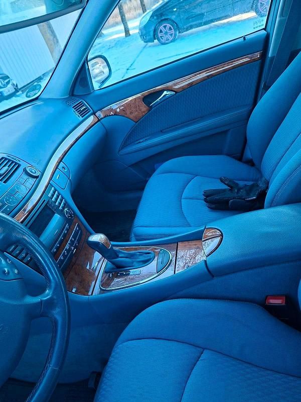Gebraucht Mercedes E270 177 PS (130 kW) 2004 Blau Limousine
