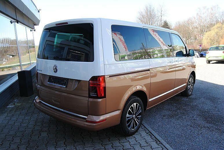 Gebraucht VW Multivan 150 PS (110 kW) 2022 Braun Van