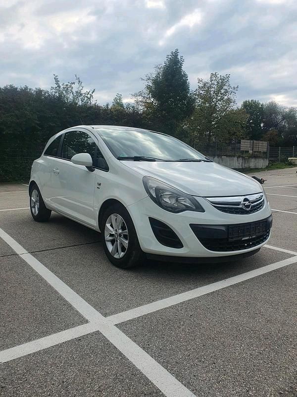 Weiß Gebraucht 2014 Opel Corsa Kleinwagen | 3.799 € (Fairer Preis) - Bild 1/4