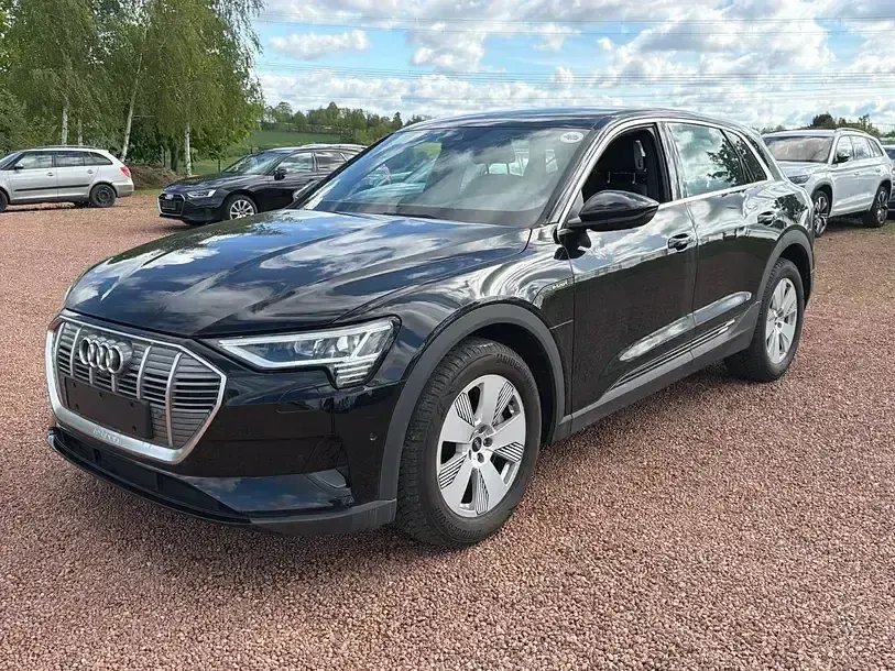 Second-hand Audi e-tron Ambiente 230 kW (313 CP) 2022 Negru SUV