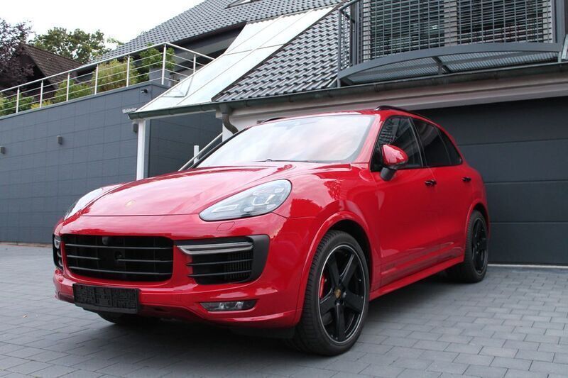 Rot Gebraucht 2017 Porsche Cayenne GTS SUV | 44.600 € (Teuer) - Bild 1/4