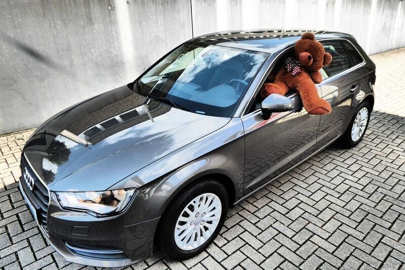 Grau Gebraucht 2014 Audi A3 Sportback Ambiente Limousine | 13.912 € (Fairer Preis) - Bild 1/4
