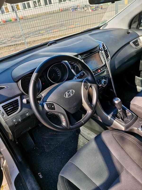 Gebraucht Hyundai i30 100 PS (73 kW) 2014 Weiß Kombi