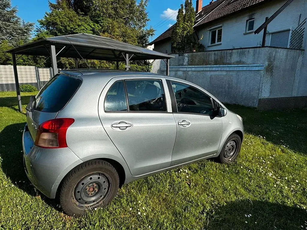 Gebraucht Toyota Yaris Cool 87 PS (63 kW) 2008 Grau Kleinwagen