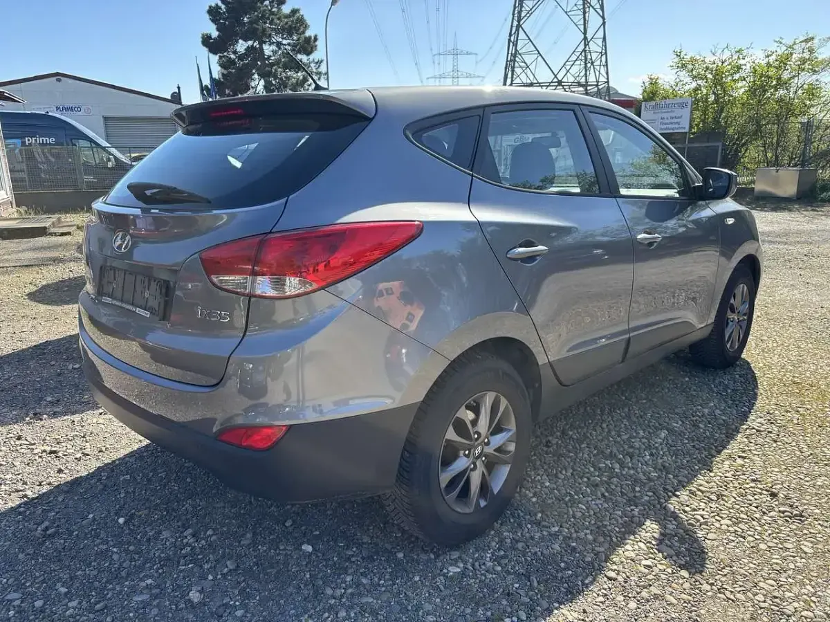 Gebraucht Hyundai ix35 Classic 135 PS (99 kW) 2013 Steel gray / met SUV