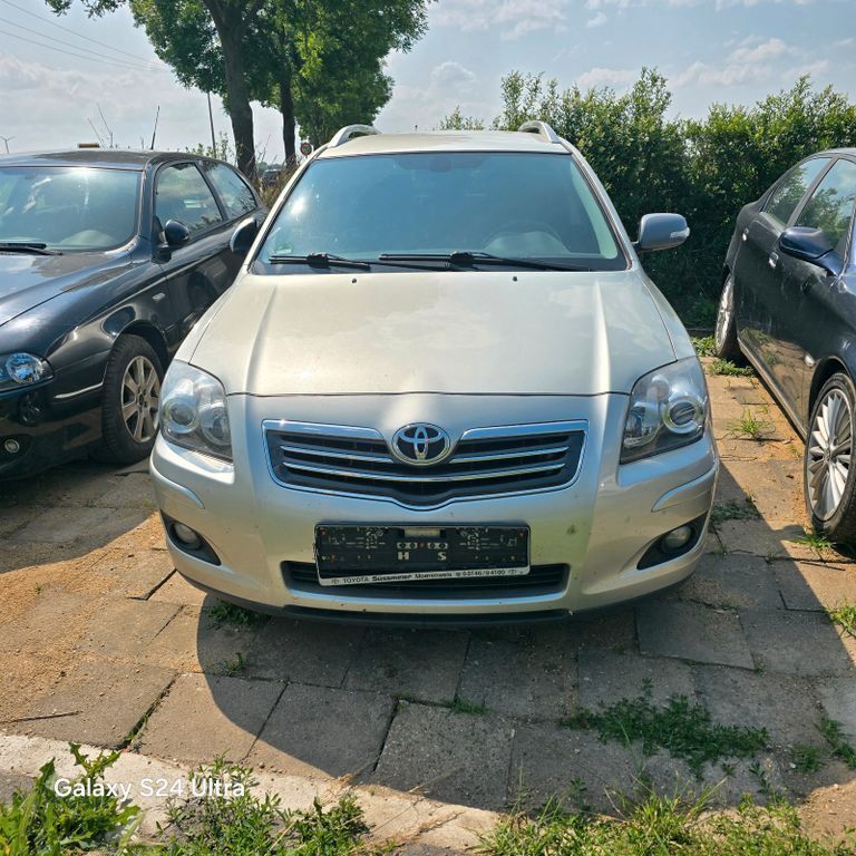 Silber Gebraucht 2005 Toyota Avensis Executive Kombi | 1.000 € (Fairer Preis) - Bild 1/4