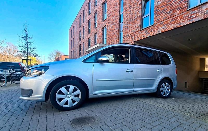 Gebraucht VW Touran 150 PS (110 kW) 2011 Silber Van / Kleinbus
