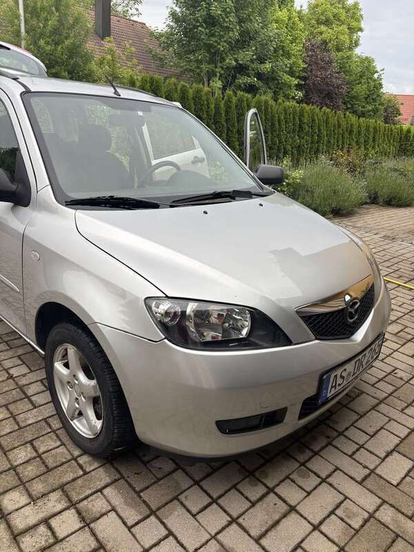 Grau Gebraucht 2003 Mazda 2 Exclusive Van / Kleinbus | 1.600 € (Guter Preis) - Bild 1/4