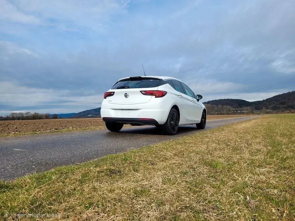 Gebraucht Opel Astra Dynamic 125 PS (91 kW) 2019 Weiß Limousine