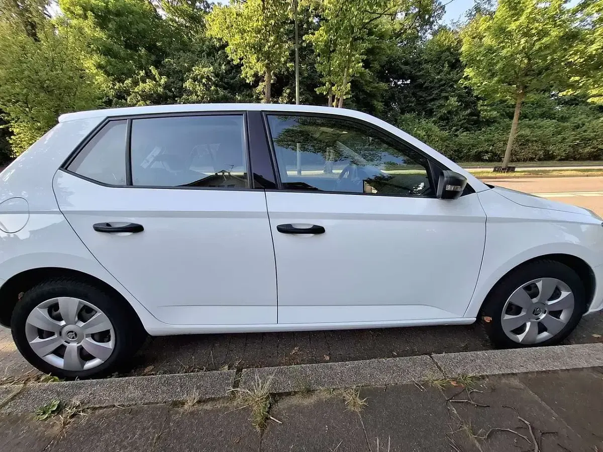 Gebraucht Skoda Fabia 60 PS (44 kW) 2015 Weiß Kleinwagen