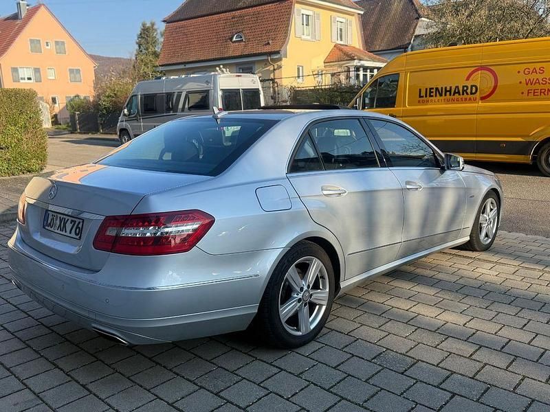 Second-hand Mercedes E350 265 CP (194 kW) 2011 Argintiu Berlinǎ