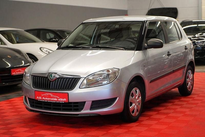Gebraucht Skoda Fabia 60 PS (44 kW) 2011 Silber Limousine
