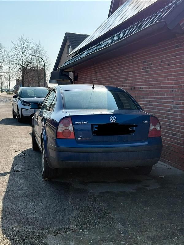 Gebraucht VW Passat 130 PS (95 kW) 2001 Blau Limousine