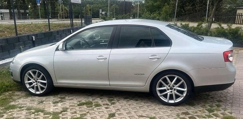 Gebraucht VW Jetta 122 PS (89 kW) 2009 Silber Limousine