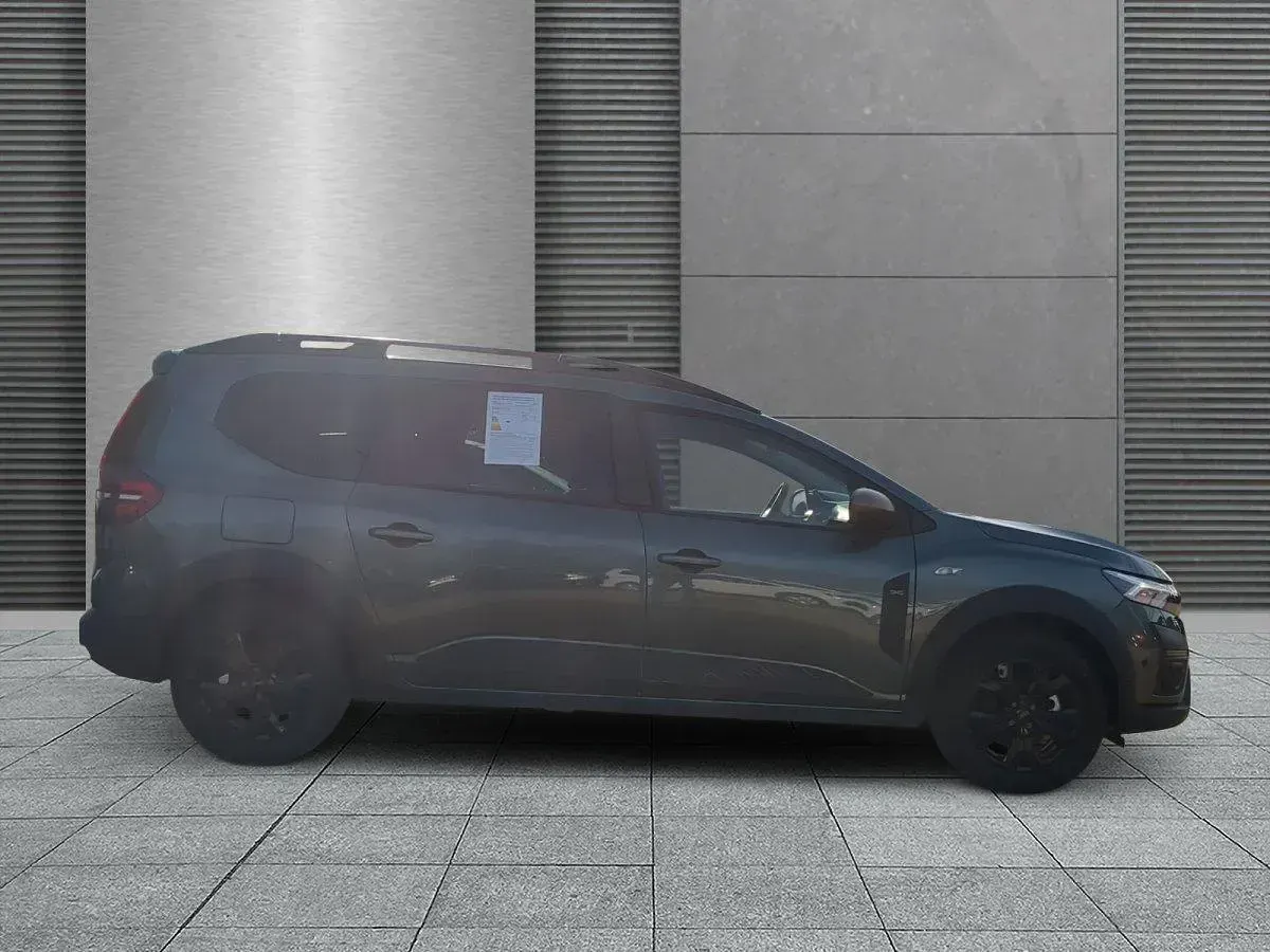 Neu Dacia Jogger Extreme 141 PS (103 kW) 2025 Zedergrün Van / Kleinbus