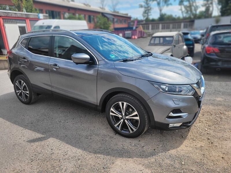Grau Gebraucht 2019 Nissan Qashqai N-Connecta SUV | 16.900 € (Fairer Preis) - Bild 1/4