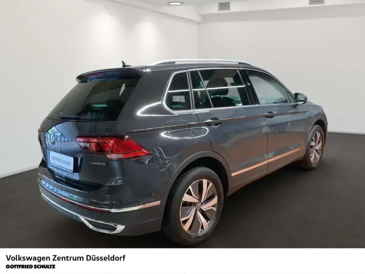 Gebraucht VW Tiguan Elegance 245 PS (180 kW) 2023 Uranograu SUV