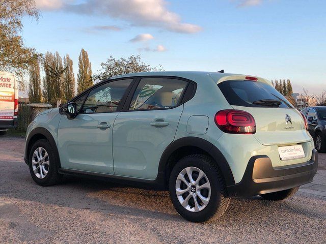 Gebraucht Citroën C3 Feel 68 PS (50 kW) 2019 Grün metallic Kleinwagen