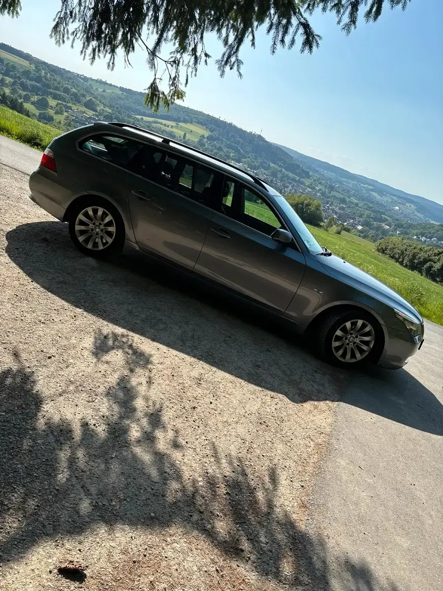 Gebraucht BMW 520 177 PS (130 kW) 2008 Grau Kombi
