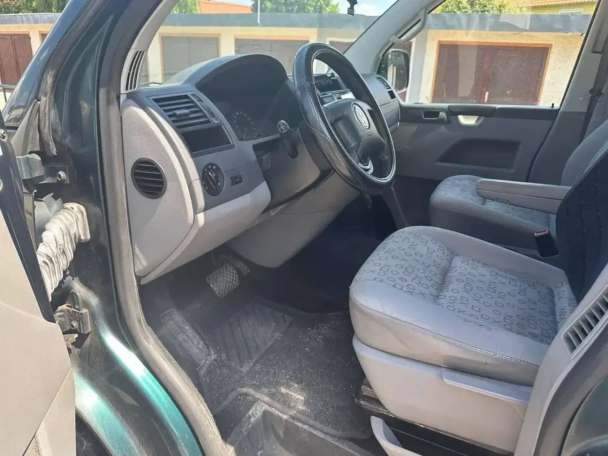Gebraucht VW Caravelle 131 PS (96 kW) 2007 Grün Van