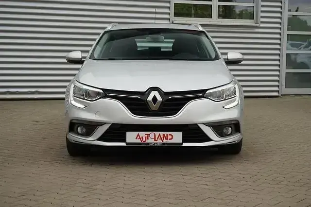 Gebraucht Renault Mégane IV 132 PS (97 kW) 2018 Silber Limousine