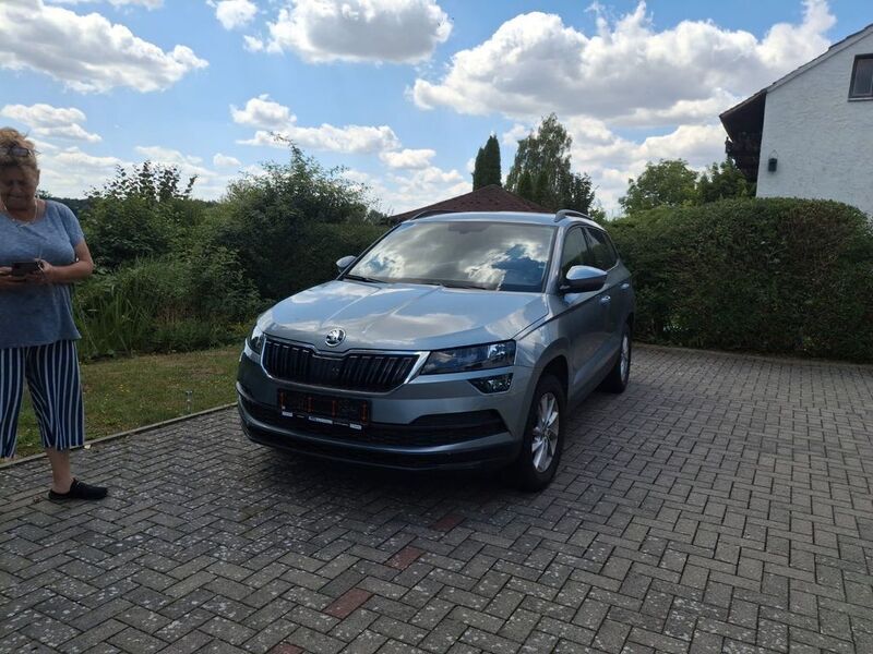 Grau Gebraucht 2019 Skoda Karoq Active SUV | 16.999 € (Superpreis) - Bild 1/4