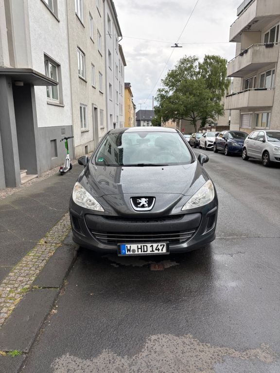 Grau Gebraucht 2010 Peugeot 308 Filou Limousine | 2.599 € (Guter Preis) - Bild 1/4