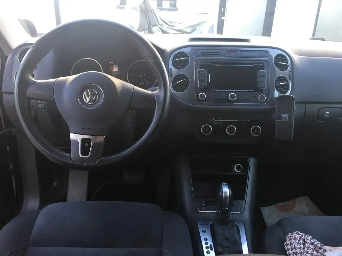 Gebraucht VW Tiguan 140 PS (102 kW) 2015 Schwarz SUV