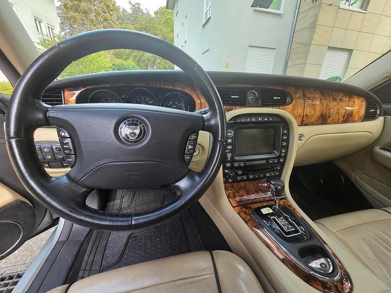 Gebraucht Jaguar XJ Sovereign 298 PS (219 kW) 2007 Silber Limousine