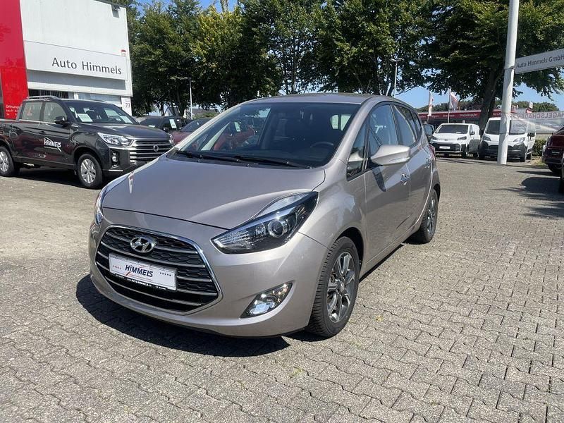 Weiß Gebraucht 2017 Hyundai ix20 Style Van / Kleinbus | 12.770 € (Fairer Preis) - Bild 1/4
