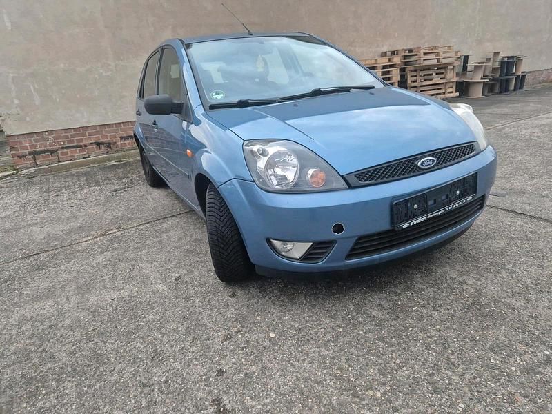 Gebraucht Ford Fiesta 80 PS (58 kW) 2003 Blau Kleinwagen