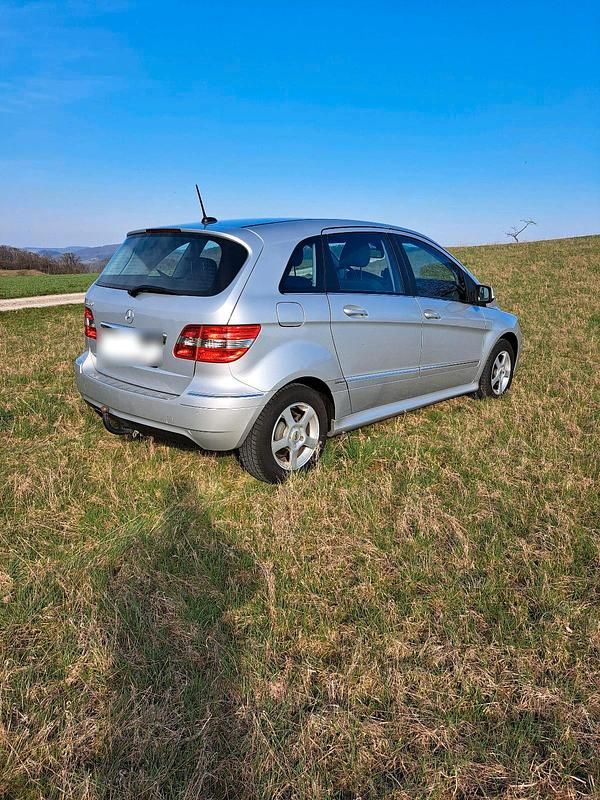 Gebraucht Mercedes B160 85 PS (62 kW) 2011 Grau Van / Kleinbus