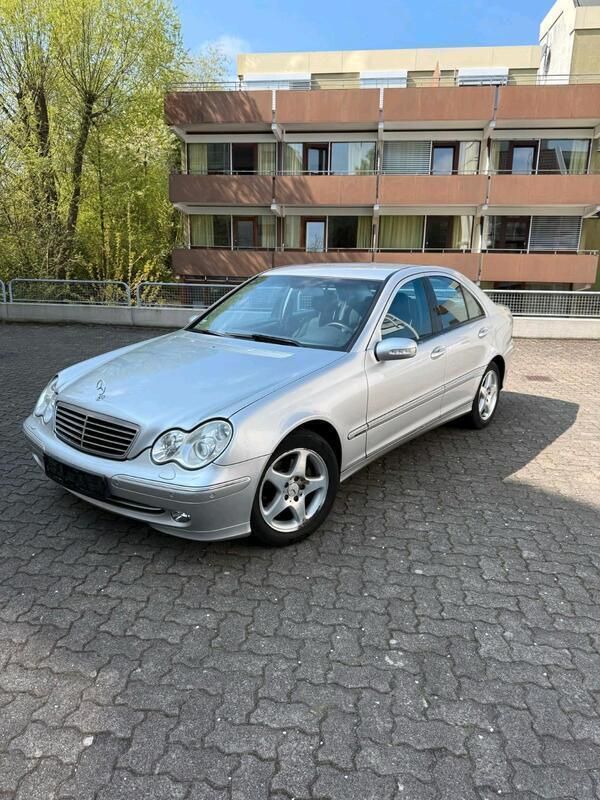 Silber Gebraucht 2003 Mercedes C200 Limousine | 2.199 € (Fairer Preis) - Bild 1/4