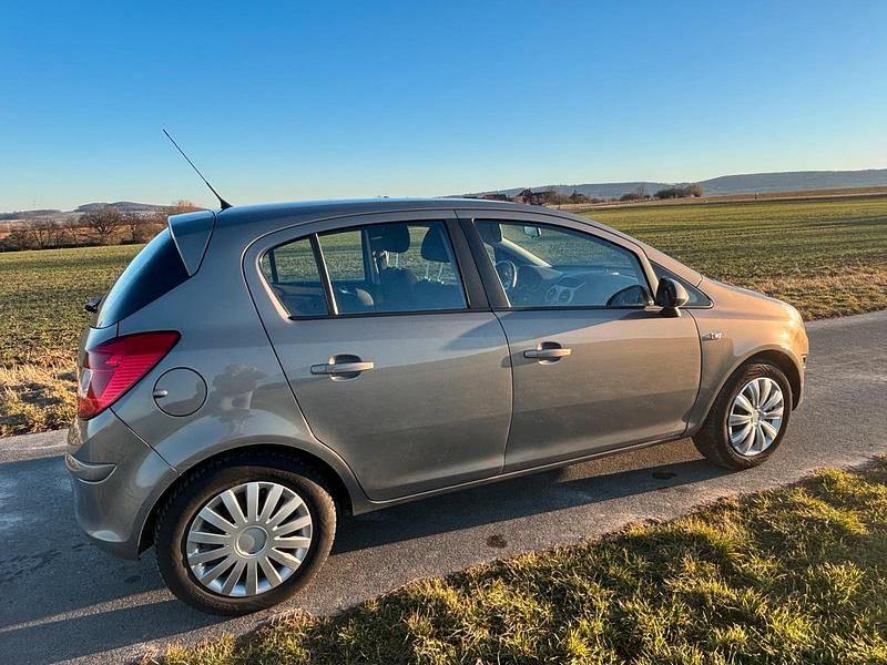 Gebraucht Opel Corsa Selection 87 PS (63 kW) 2013 Braun Kleinwagen