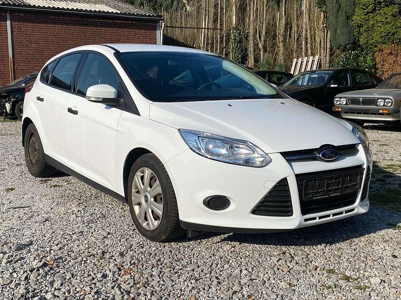 Usata Ford Focus Ambiente 101 CV (74 kW) 2014 Bianco Berlina