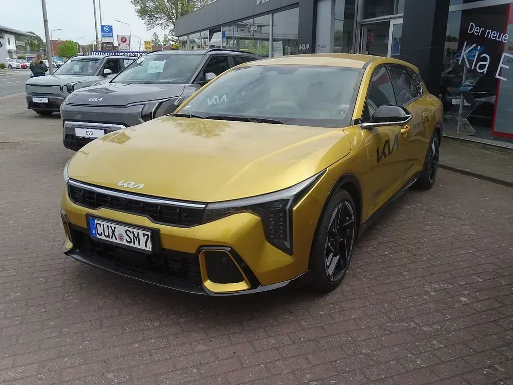 Neu Kia K4 GT-Line 179 PS (131 kW) 2026 Gelb Limousine
