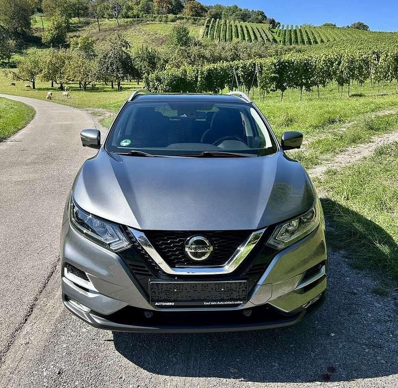 Grau Gebraucht 2019 Nissan Qashqai N-Connecta SUV | 14.900 € (Guter Preis) - Bild 1/4