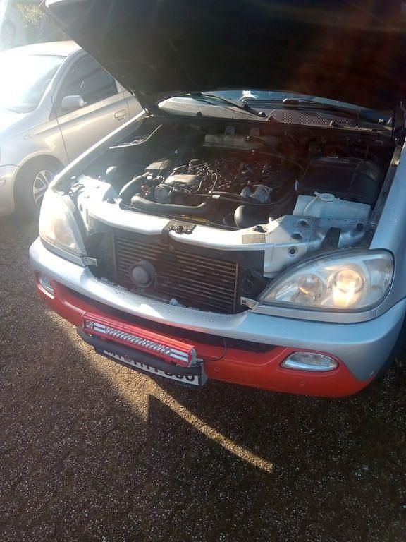 Gebraucht Mercedes ML270 167 PS (122 kW) 2002 Silber SUV