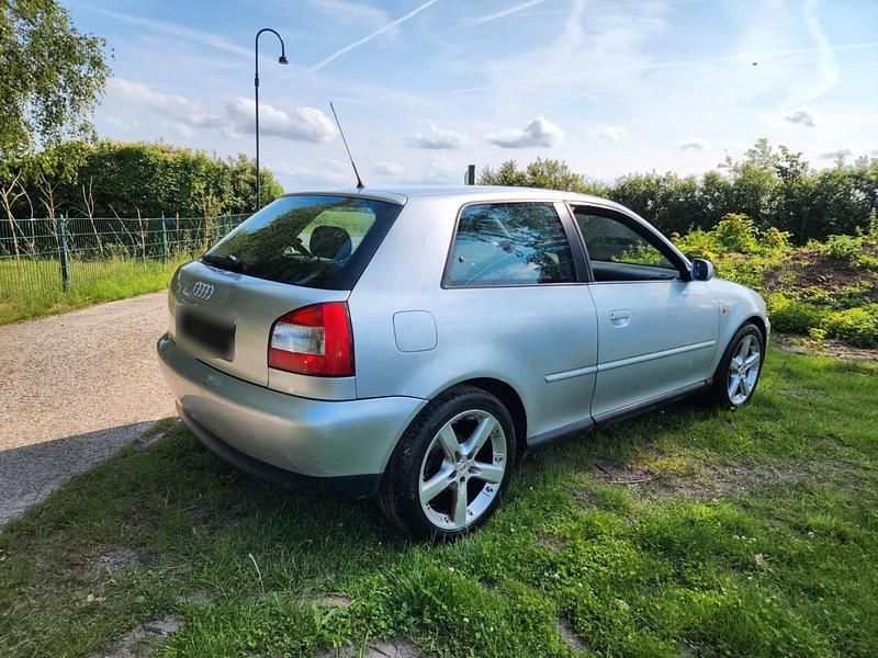 Używany Audi A3 125 KM (91 kW) 2000 Srebrny Hatchback