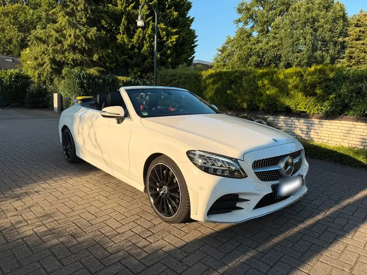 Gebraucht Mercedes C180 AMG 156 PS (114 kW) 2021 Weiß Cabrio