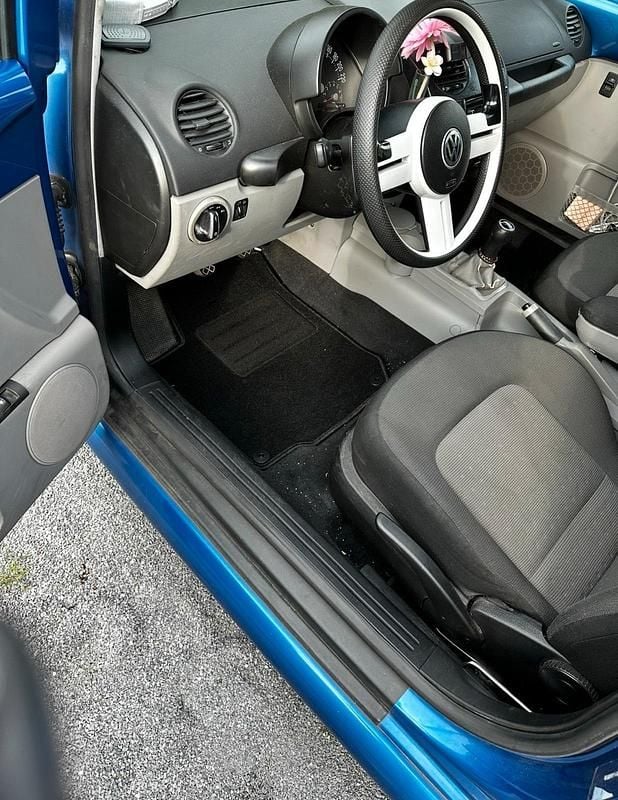 Używany VW Beetle 149 KM (109 kW) 1999 Niebieski Hatchback