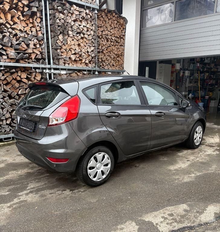 Gebraucht Ford Fiesta Trend 80 PS (58 kW) 2016 Grau Kleinwagen
