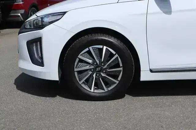 Gebraucht Hyundai Ioniq Trend 100 kW (136 PS) 2022 Polar white Kleinwagen